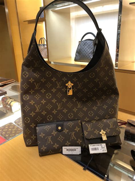 louis vuitton handbag in paris